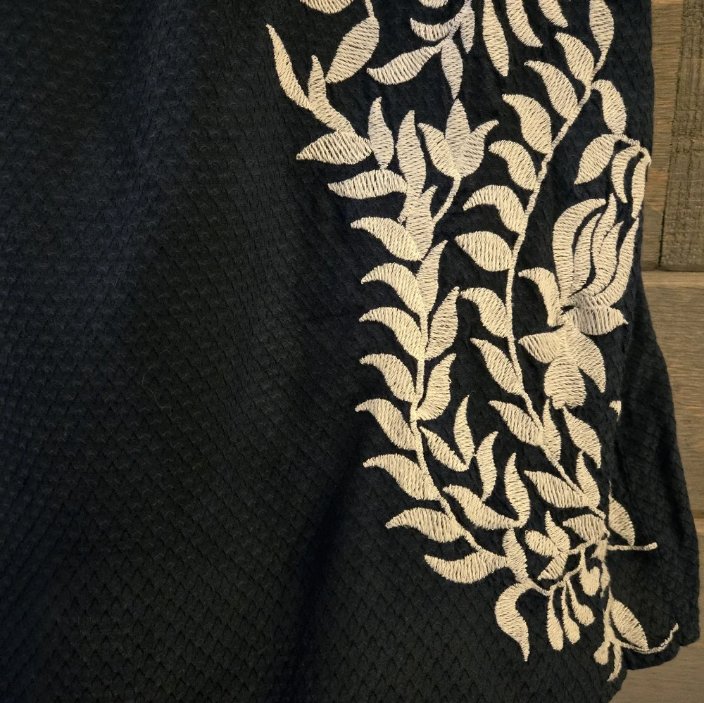 Lucky Brand Navy Embroidered Tank Medium - Picture 4 of 9